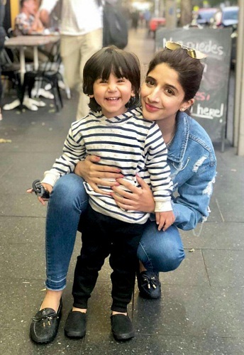 Mawra Hocane Enjoys With Her Family In Australia