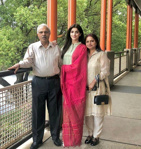 Mawra Hocane Enjoys With Her Family In Australia