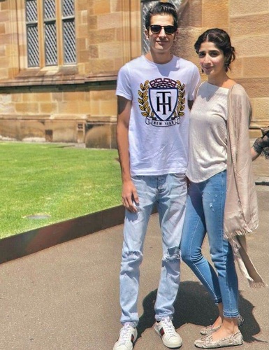 Mawra Hocane Enjoys With Her Family In Australia