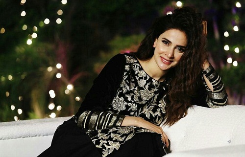 Saba Qamar Looks Stunning On The Sets Of Cheekh