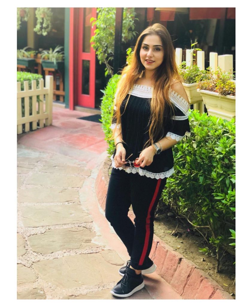 Aima Baig Spending Some Quality Time With Her Sister Komal Baig