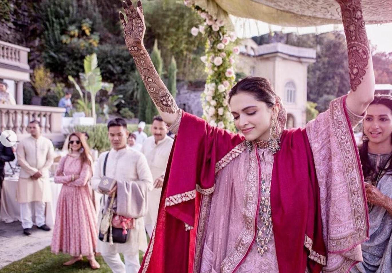 Deepika and Ranveer New Amazing Pictures of Wedding