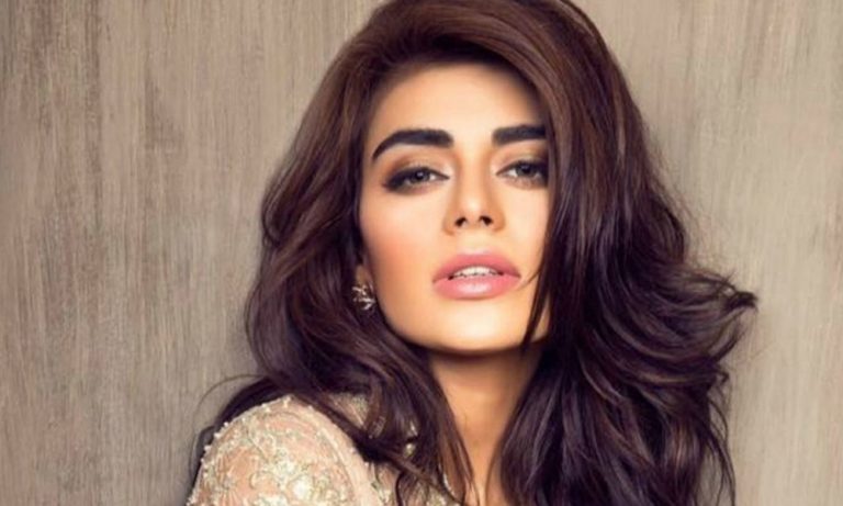 Here’s How Sadaf Kanwal Manages To Look Beautiful Everytime