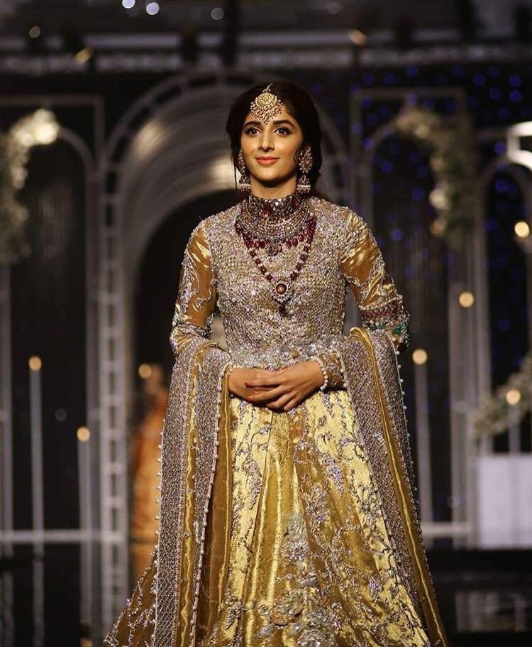 Mawra Hocane Showstopper At The Bridal Couture Week