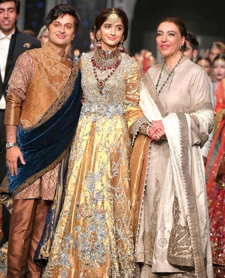 Mawra Hocane Showstopper At The Bridal Couture Week