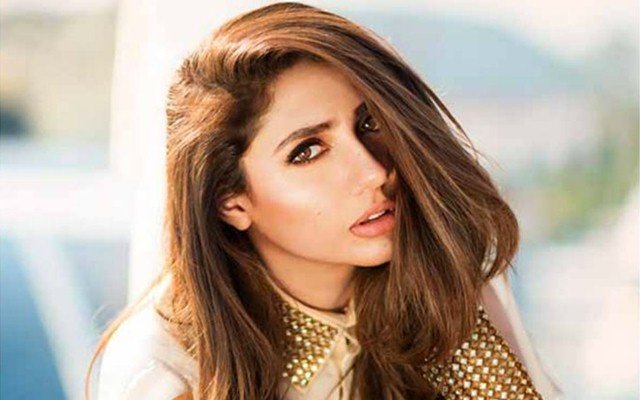 Mahira Khan Trolls A Troll