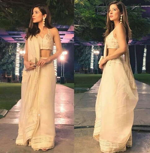 Ayesha Omar Knows How To Stun With Her Looks