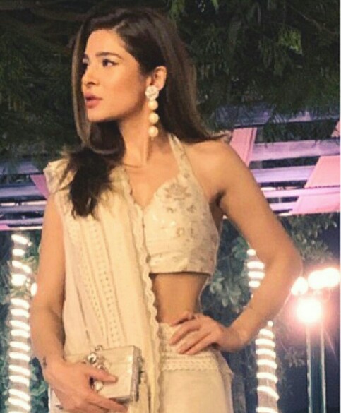 Ayesha Omar Knows How To Stun With Her Looks