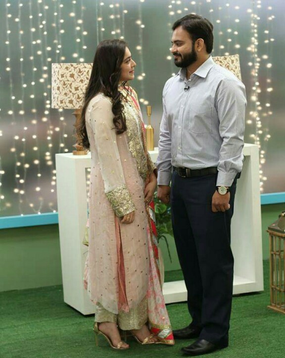 Sara Razi Khan With Husband On Morning Show