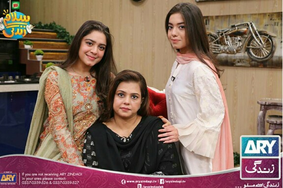 Sara And Arisha With Mom On Faysal Qureshi's Show