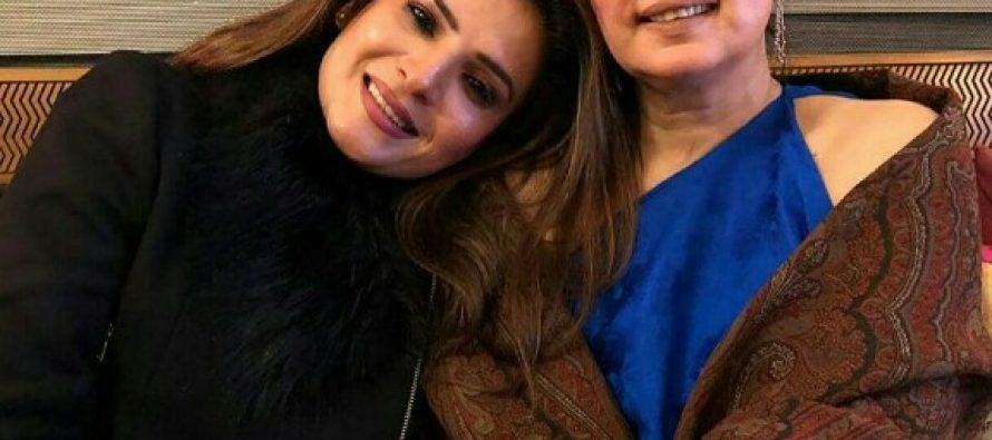 Resham Spends Time With Babra Shareef