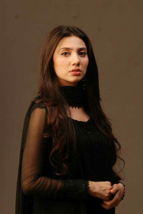 People Criticizing Mahira Khan For Her Dressing