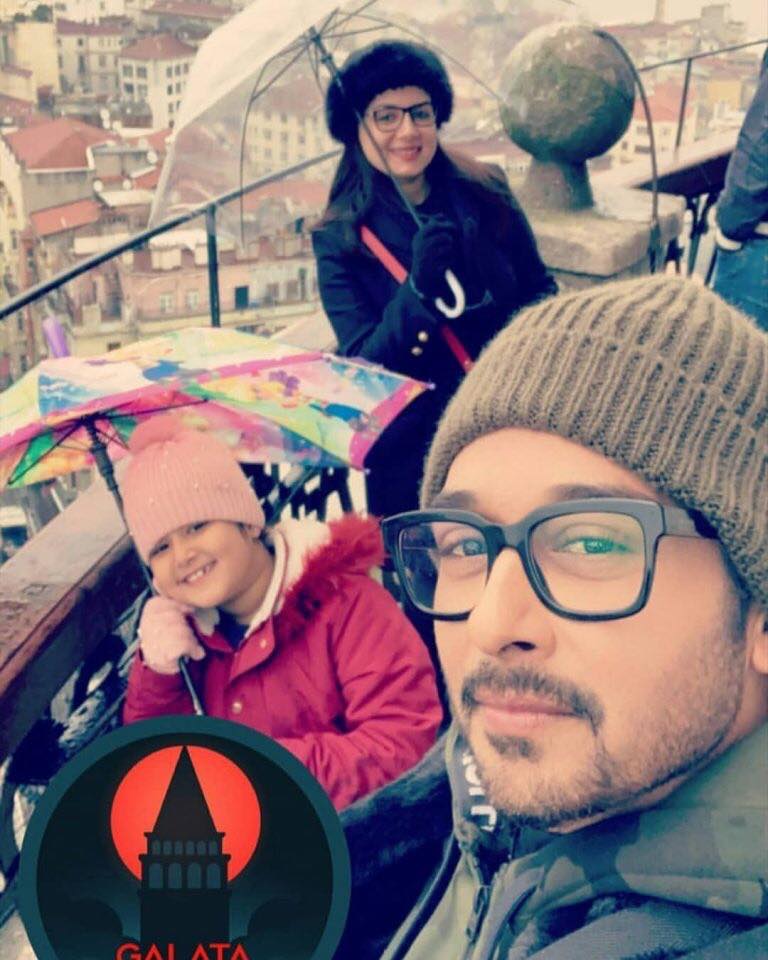 Faysal Qureshi Enjoying Holidays With His Wife and Daughter