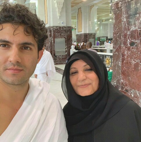 Shehroz Sabzwari Performs Umrah With Mother