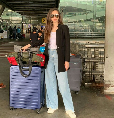 Sana Javed Vacationing In Thailand