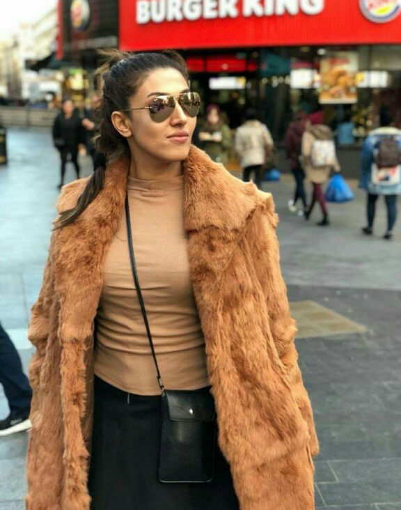 Sana Fakhar Is Chilling With Family In London