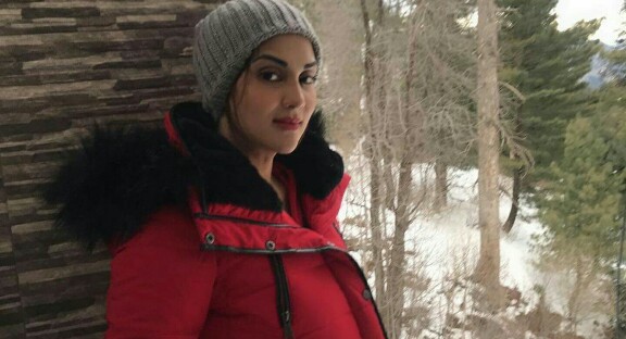 Fiza Ali Is Enjoying Winter With Her Cute Daughter