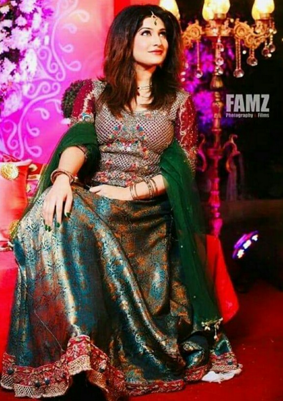 News Anchor Neelum Usaf's Dholki-Pictures