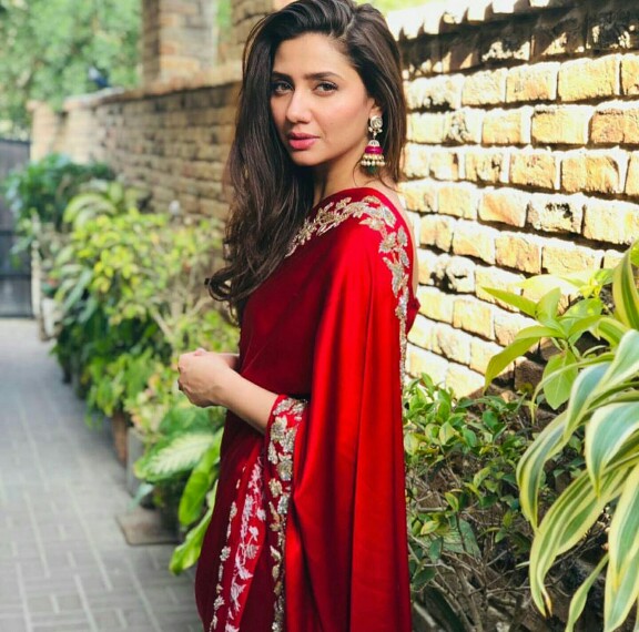 Mahira Khan Stuns In A Red Saari