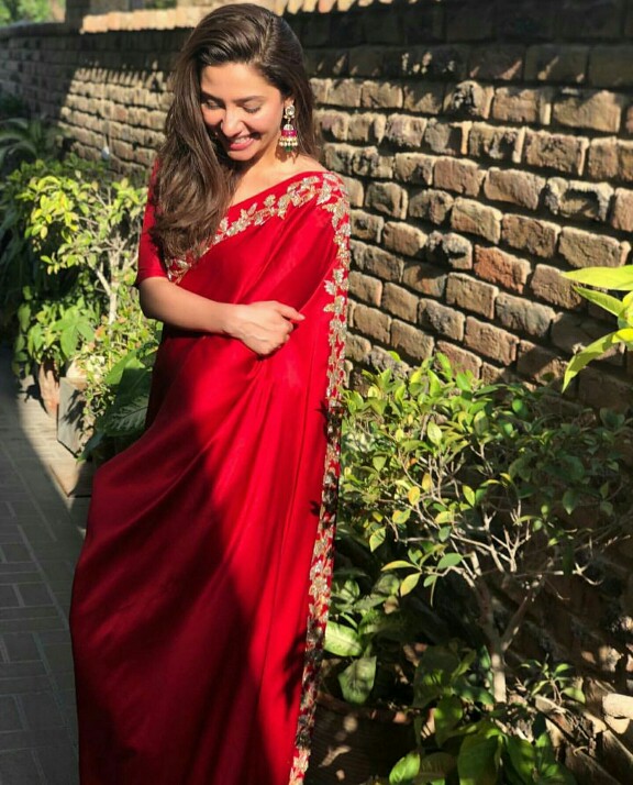 Mahira Khan Stuns In A Red Saari