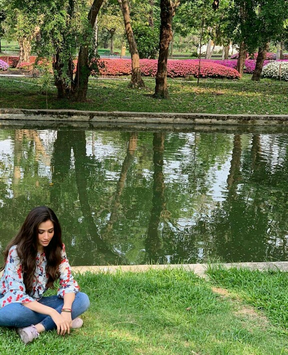 Sana Javed's Latest Clicks Are Oh So Pretty