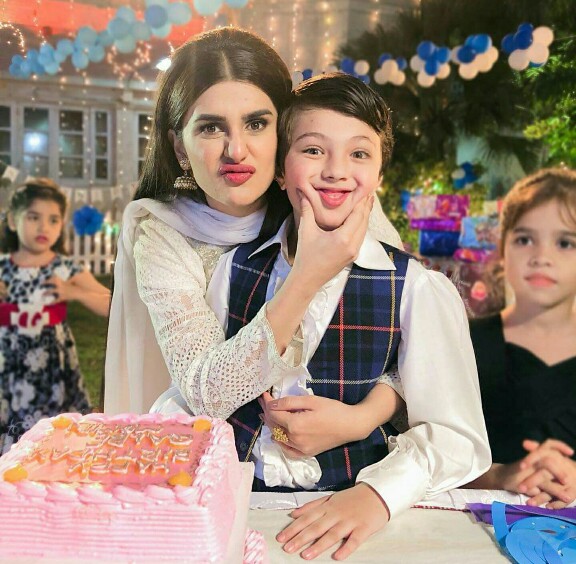 Kubra Khan Wishes Pehlaaj Hassan A Cute On Set Happy Birthday