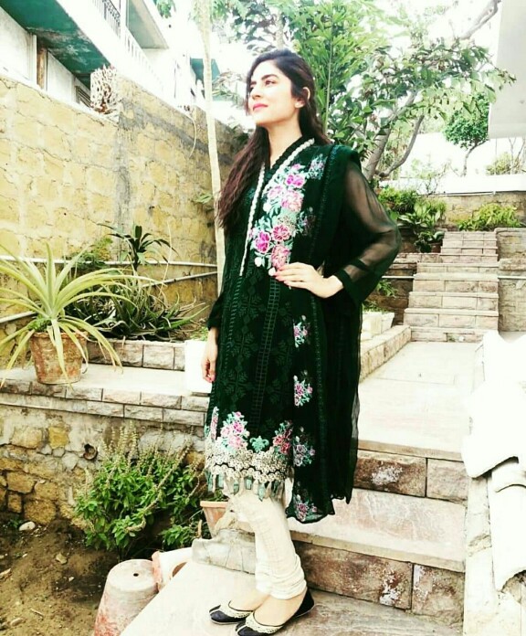 Sanam Baloch's BTS Pictures From The Sets Of Khaas