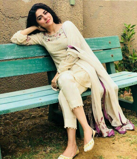 Sanam Baloch's BTS Pictures From The Sets Of Khaas