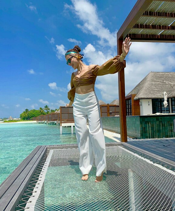 Sadaf Kanwal Is Enjoying Vacations In Maldives