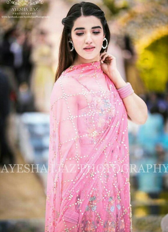 Hareem Farooq Stuns At Cousin Abdullah Qureshi's Wedding