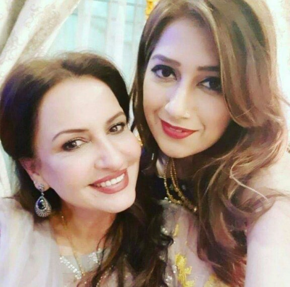 Saba Faisal Celebrated Anniversary With Her Family