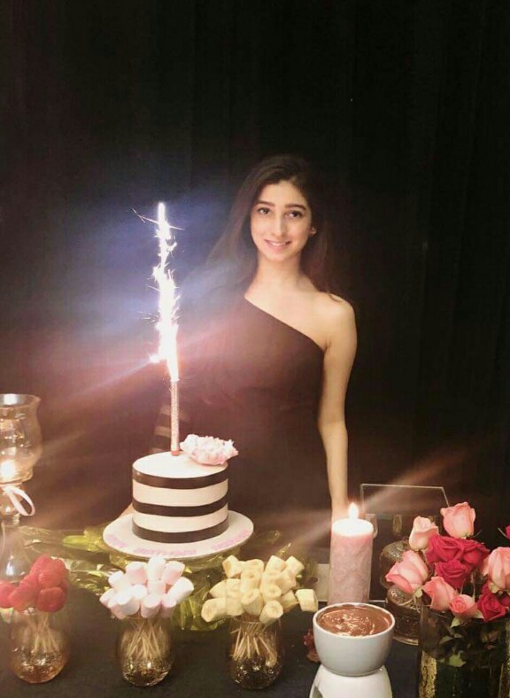 Mariam Nafees Wore All Black Outfit On Her Birthday