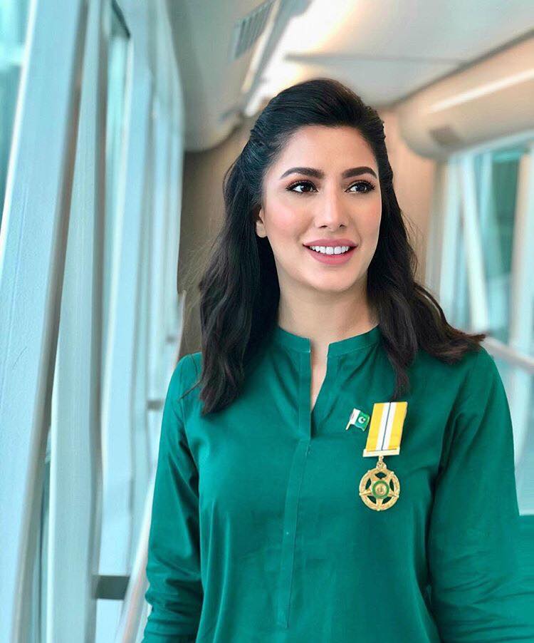 Mehwish Hayat Gets Customised Cake From Friend On Getting Tamgha e Imtiaz