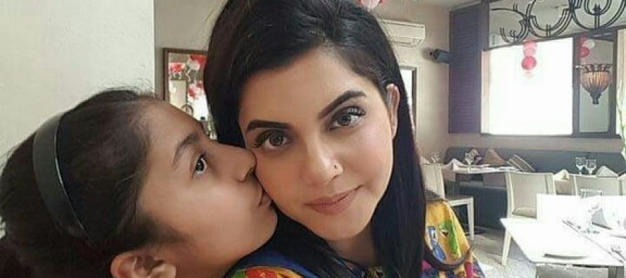 Nida Yasir With Beautiful Daughter Silah Yasir
