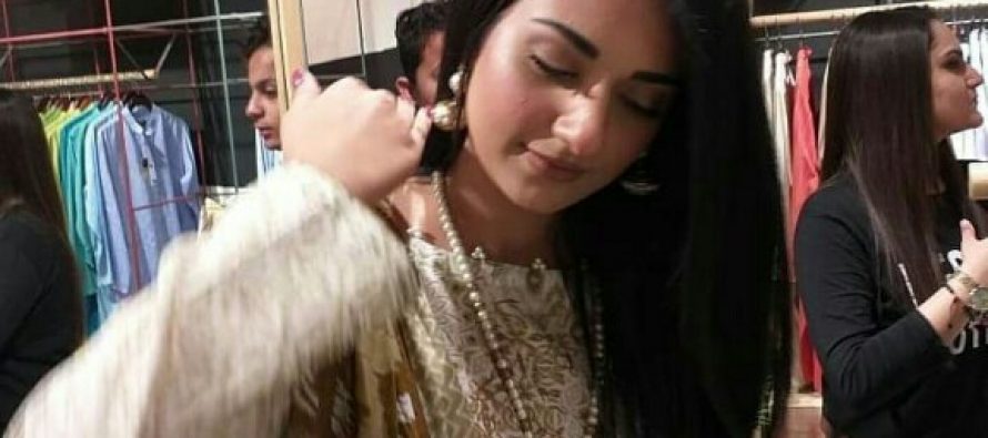 Sarah Khan Meets Fans At A Launch