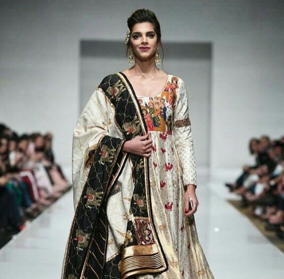 Sanam Saeed Owns The Ramp Like A Boss