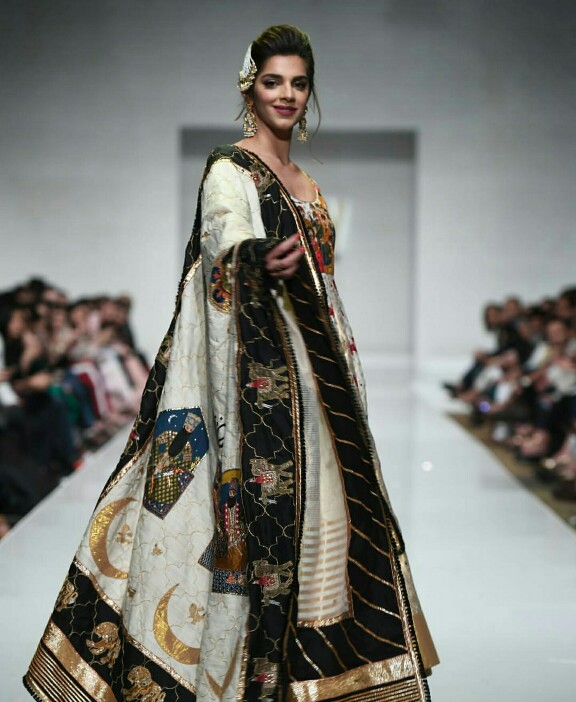 Sanam Saeed Owns The Ramp Like A Boss
