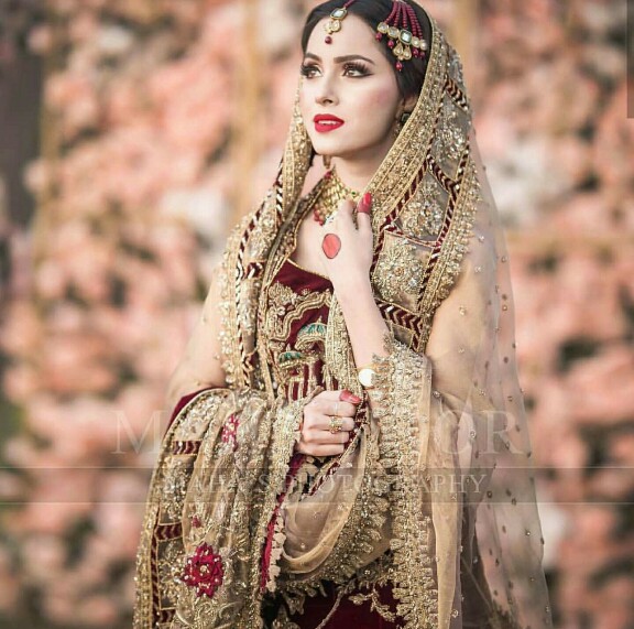 Nimra Khan In A Perfect Baraat Look | Reviewit.pk