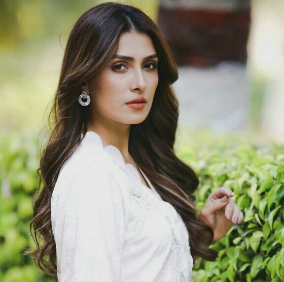 Ayeza Khan Looks Stunning In White