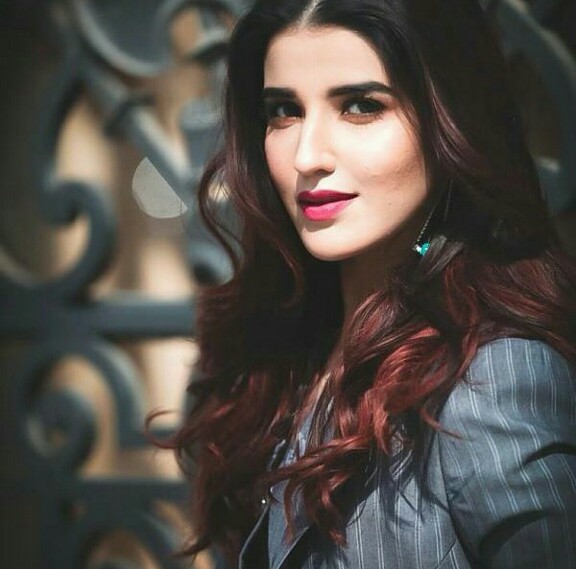 Hareem Farooq Looks From Her Loreal Professional Tour