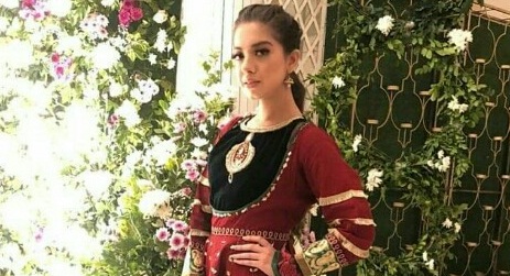 Arisha Razi Khan Looks Pretty In Maroon