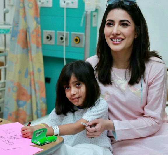 Mehwish Hayat Spends Time With Children At AKUH