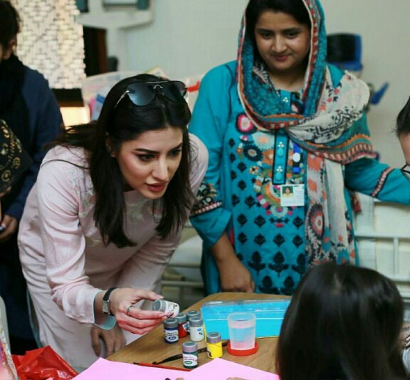 Mehwish Hayat Spends Time With Children At AKUH