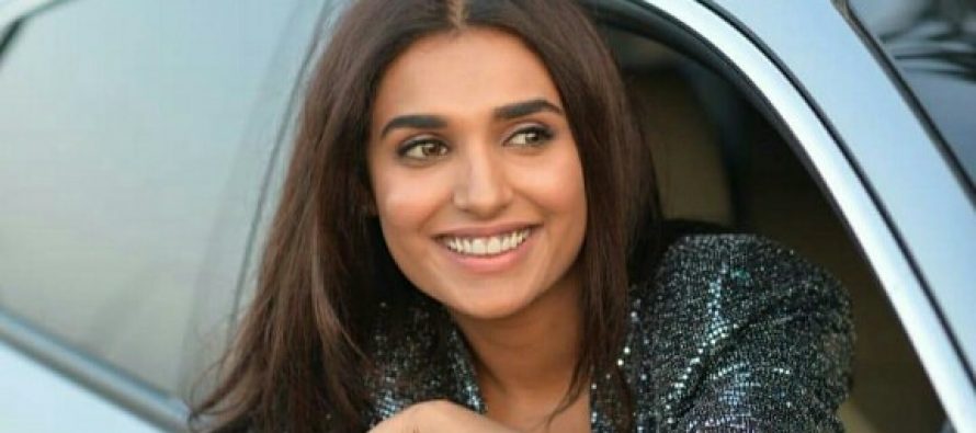 Amna Ilyas Stuns In A Metallic Suit