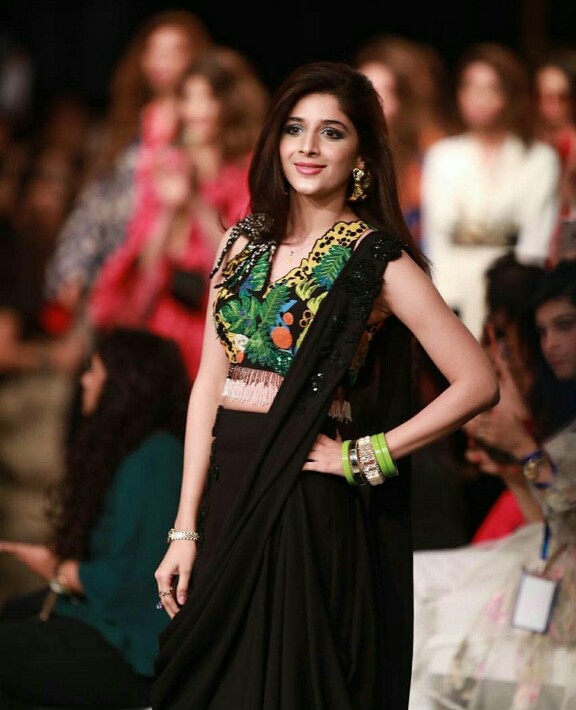 Mawra Hocane Walks For Zaha