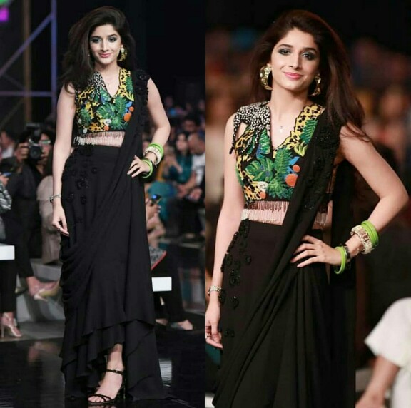 Mawra Hocane Walks For Zaha