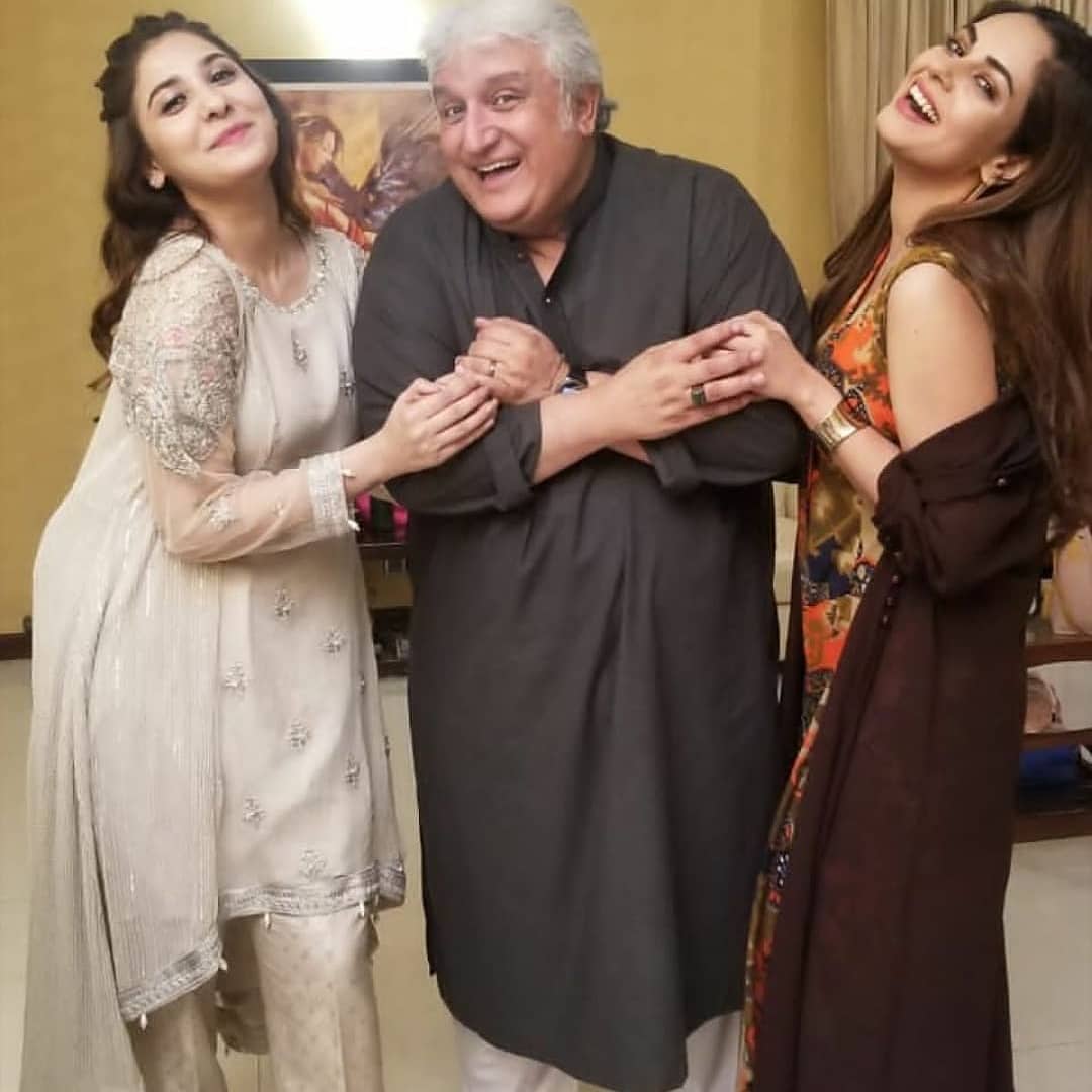 Beautiful Actresses Hina Altaf and Amar Khan on the Set of their Upcoming Drama