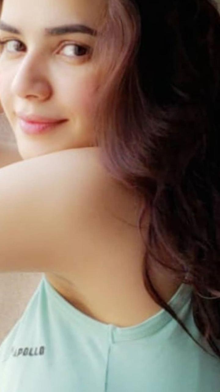 Beautiful Clicks of Gorgeous Actress Kiran Haq