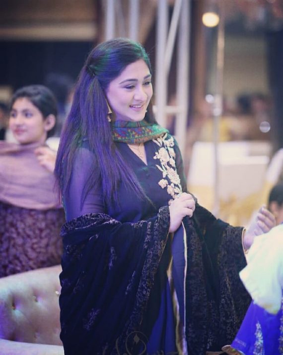 Beautiful Pictures of Actress Madiha Rizvi with her Cute Daughters ...