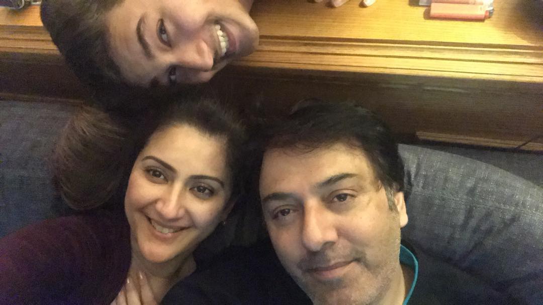 New Pictures of Actor Nauman Ijaz with his Wife and Sons in Canada